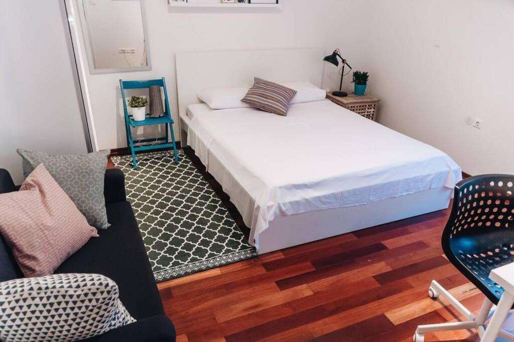 Apartment Cosy In A Quiet Neighborhood *